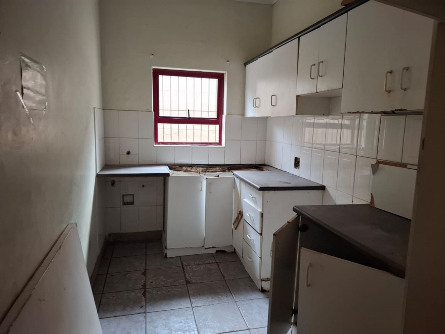 6 Bedroom Property for Sale in Oakdale Western Cape